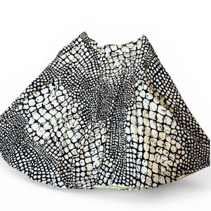 edmé & esyllte Printed Lined Top in black and white